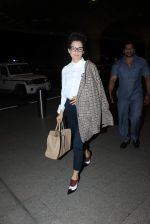 Kangana Ranaut left for Paris for the Paris Fashion Week on 1st Oct 2015